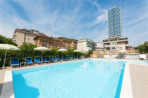 Hotel sul mare a Cesenatico .